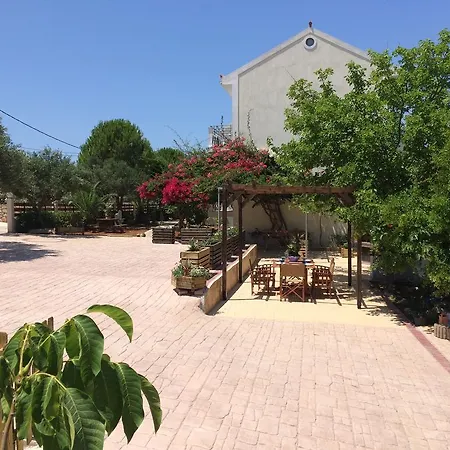 Iris Apartman Miniá